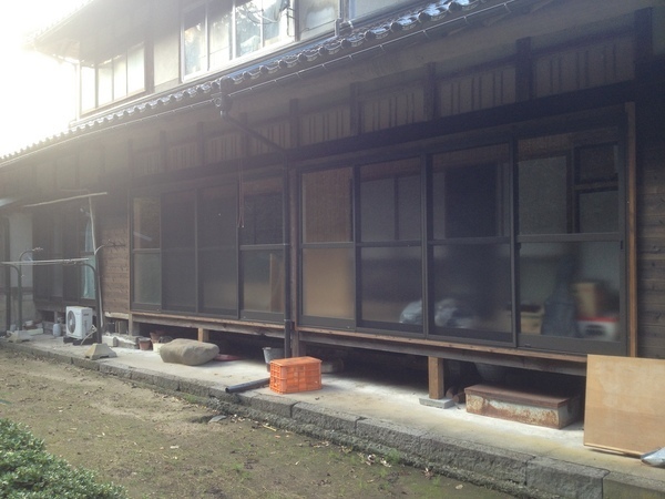 倉吉市　玄関リフォームと窓取り換え：断熱性の高いサッシに取替工事